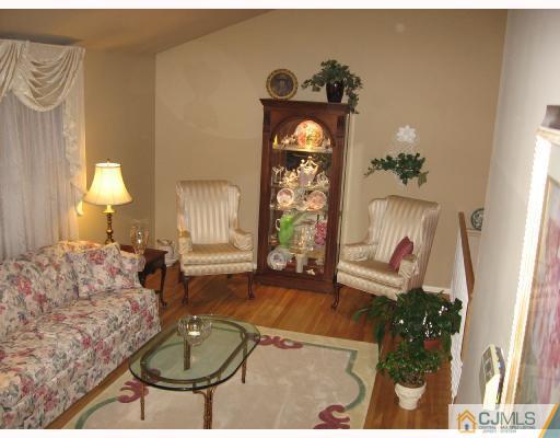 13 Drake Road Somerset, NJ 08873 - Photo 4 of 10