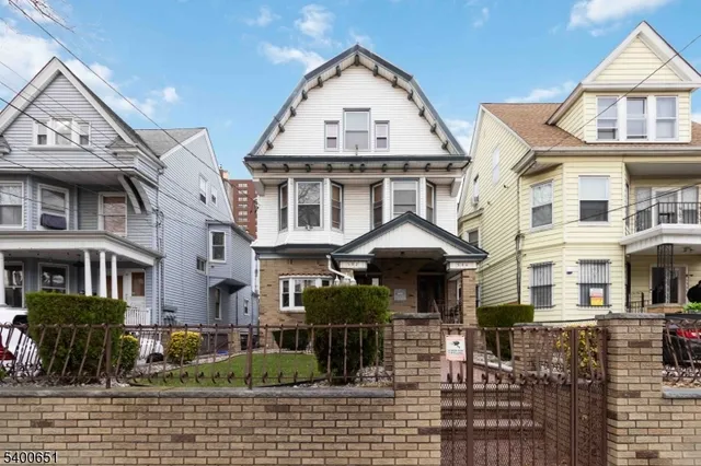 a view of multiple houses with a yard