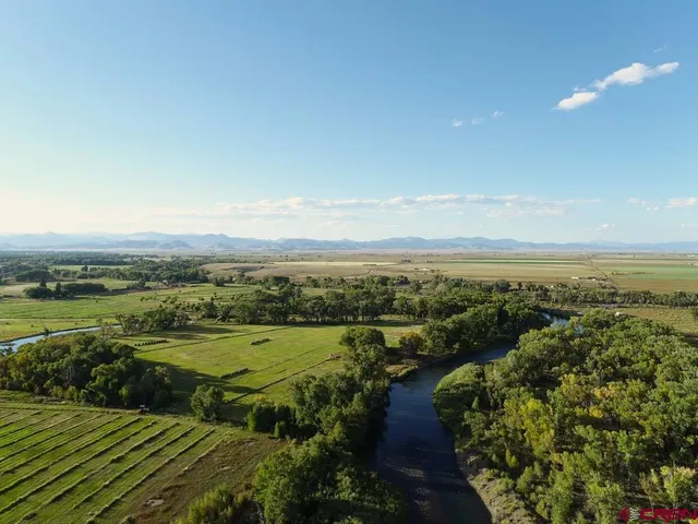a view of an outdoor space and city view