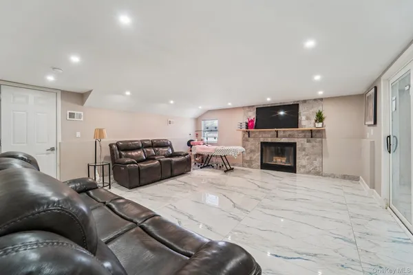 $950,000 | 109 Bennett Road, Newburgh, NY 12550
