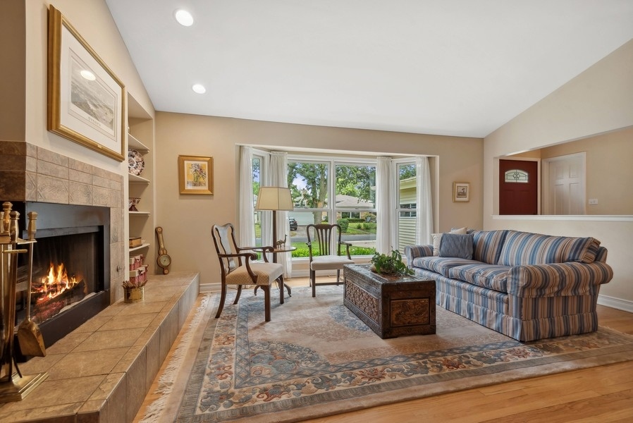 215 Sunset Drive Wilmette, IL 60091 - Photo 2 of 30