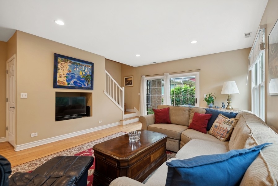 215 Sunset Drive Wilmette, IL 60091 - Photo 10 of 30