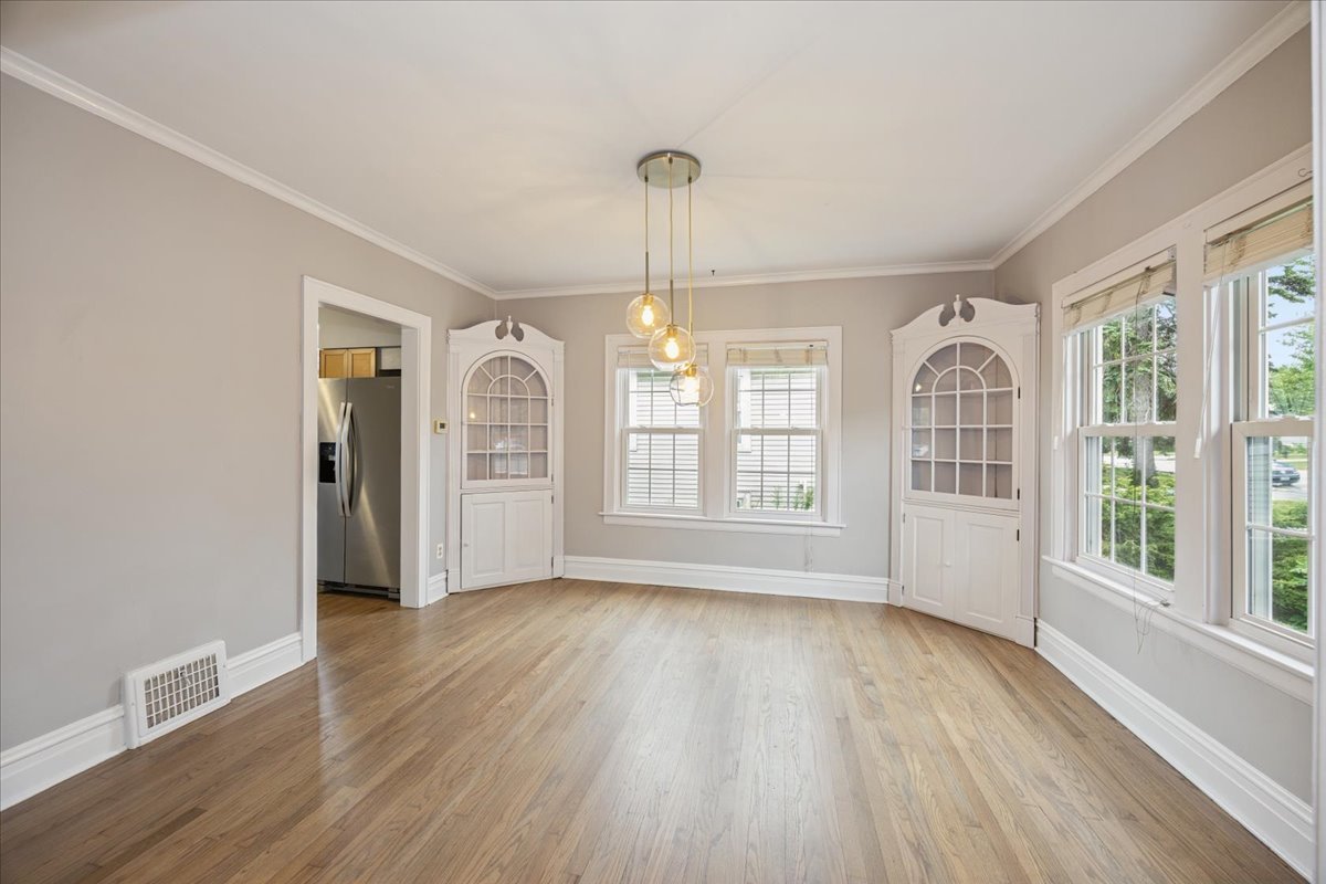 5436 Cumnor Road Downers Grove, IL 60515 - Photo 6 of 20 Gallery Image 6
