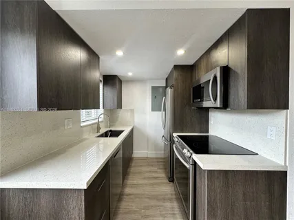 $2,295 | 913 Northeast 17th Street, Unit 8, Fort Lauderdale, FL 33305