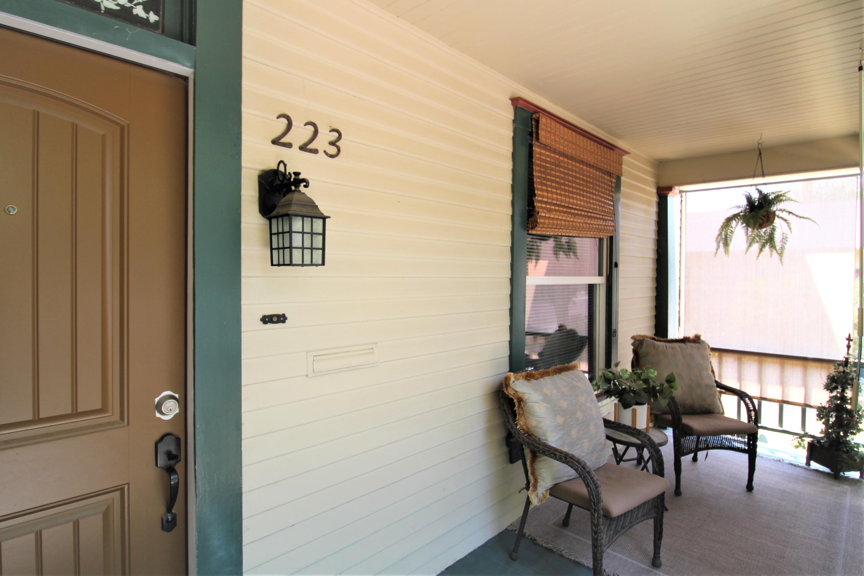223 South D Street Exeter, CA 93221 - Photo 4 of 46 IMG_3952