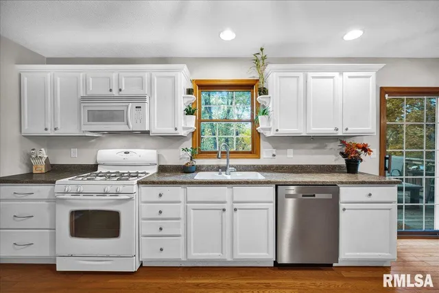 $310,000 | 6 Raleigh Avenue, Mackinaw, IL 61755