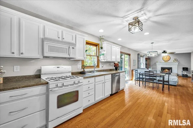 $310,000 | 6 Raleigh Avenue, Mackinaw, IL 61755