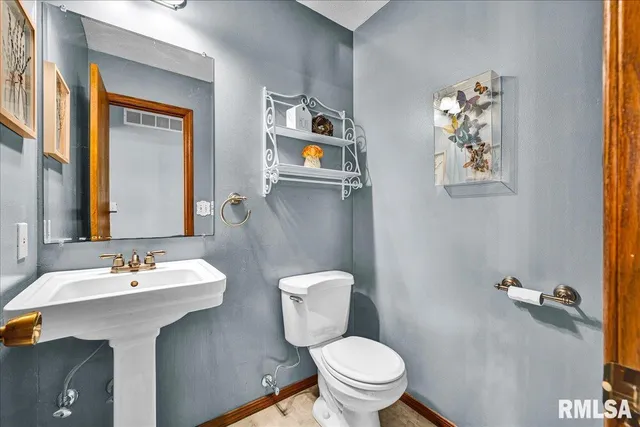 $310,000 | 6 Raleigh Avenue, Mackinaw, IL 61755