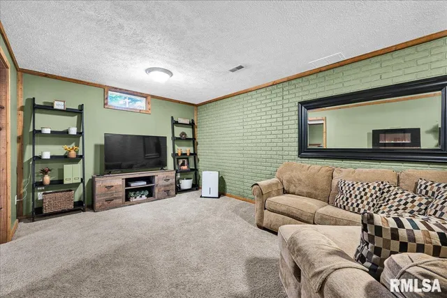 $310,000 | 6 Raleigh Avenue, Mackinaw, IL 61755