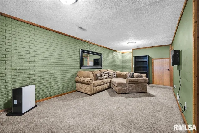 $310,000 | 6 Raleigh Avenue, Mackinaw, IL 61755