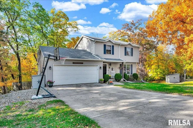 $310,000 | 6 Raleigh Avenue, Mackinaw, IL 61755