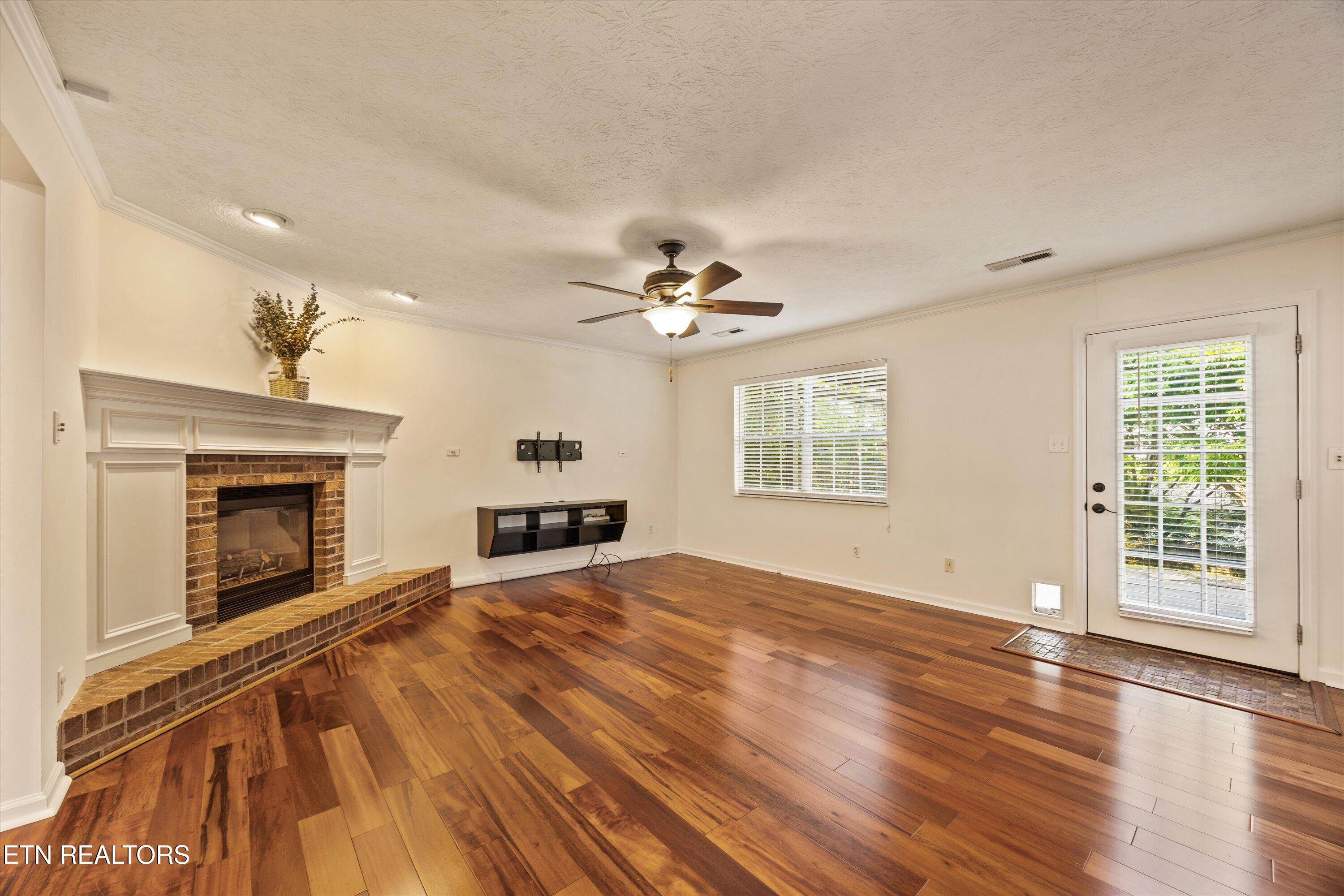 8215 Foxworth Trail Powell, TN 37849 - Photo 14 of 38 Living Room
