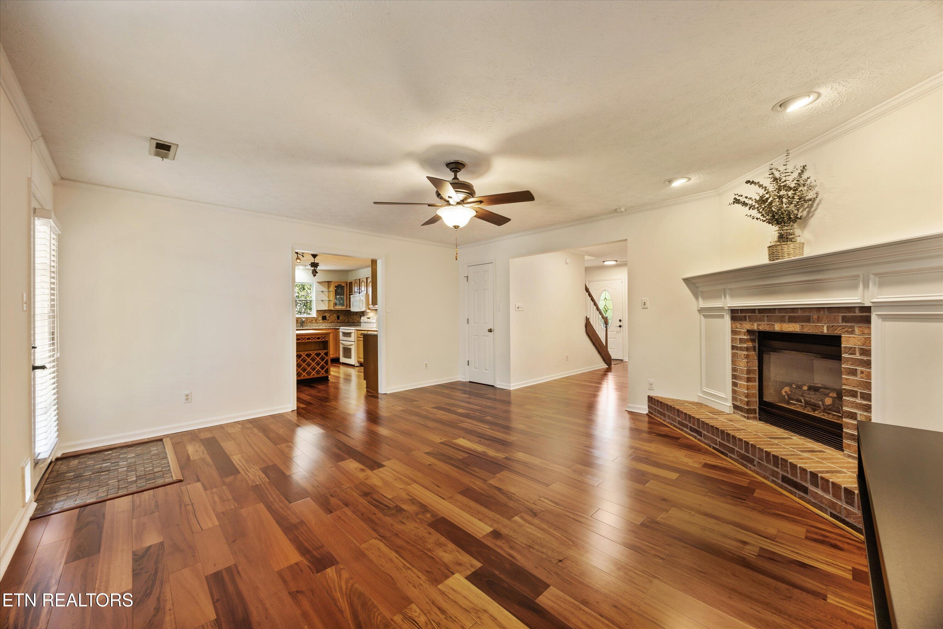 8215 Foxworth Trail Powell, TN 37849 - Photo 15 of 38 Living Room