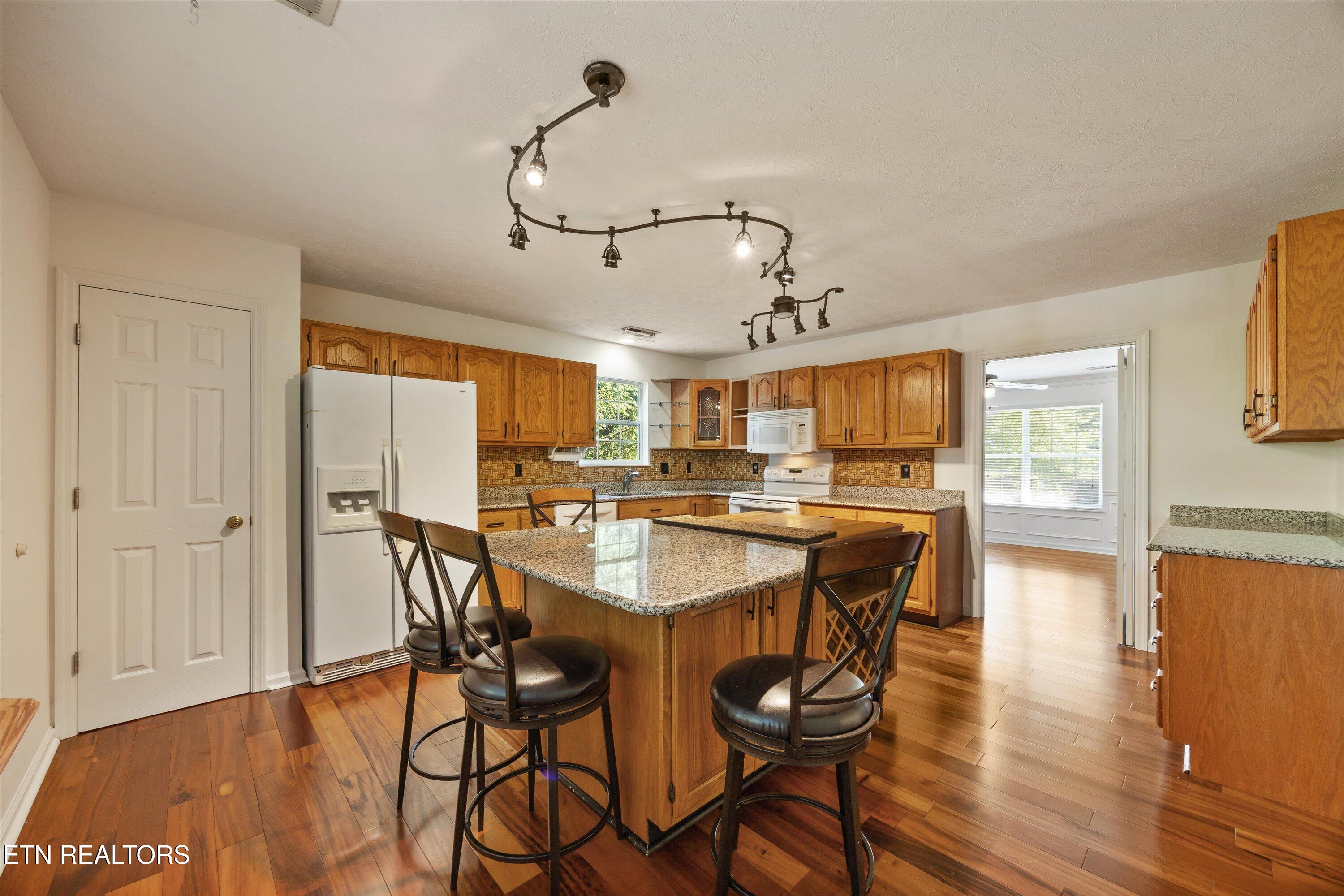 8215 Foxworth Trail Powell, TN 37849 - Photo 17 of 38 Kitchen