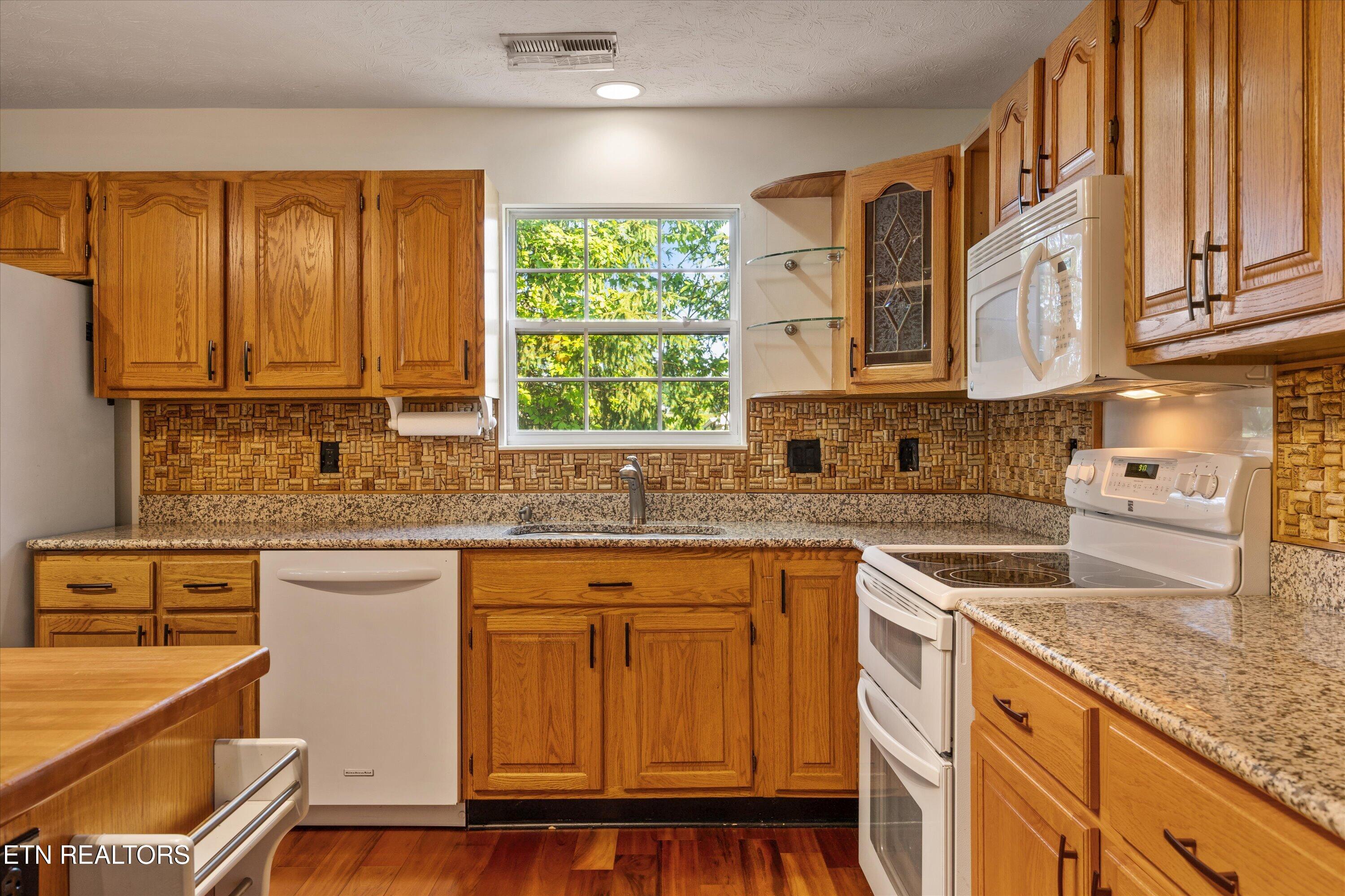 8215 Foxworth Trail Powell, TN 37849 - Photo 20 of 38 Kitchen