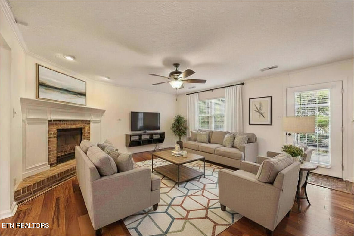 8215 Foxworth Trail Powell, TN 37849 - Photo 4 of 38 Living Room Virtually Staged