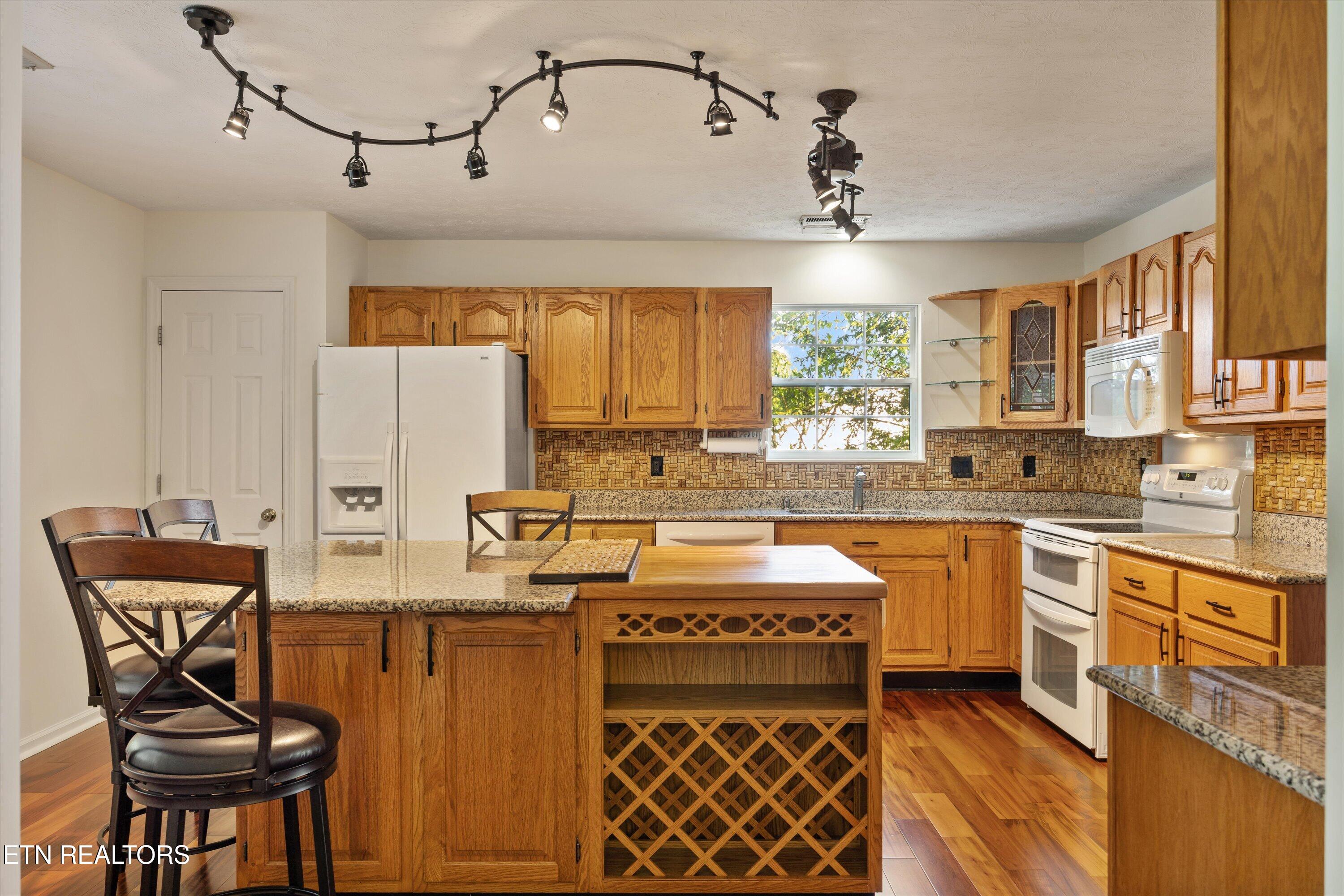 8215 Foxworth Trail Powell, TN 37849 - Photo 6 of 38 Kitchen