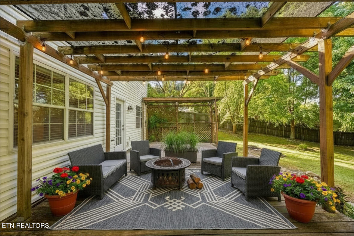 8215 Foxworth Trail Powell, TN 37849 - Photo 7 of 38 Outdoor Space Virtually Staged