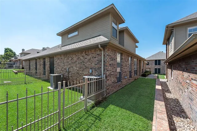 a view of house with backyard