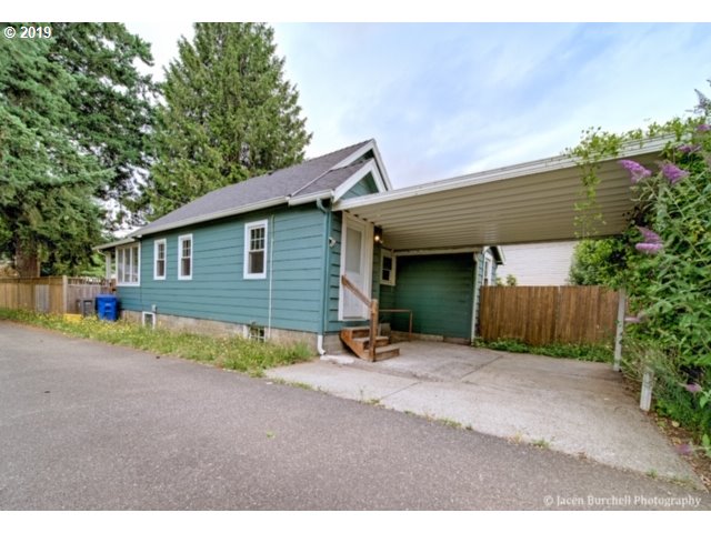 40 Southeast 133rd Avenue Portland, OR 97233 - Photo 4 of 22