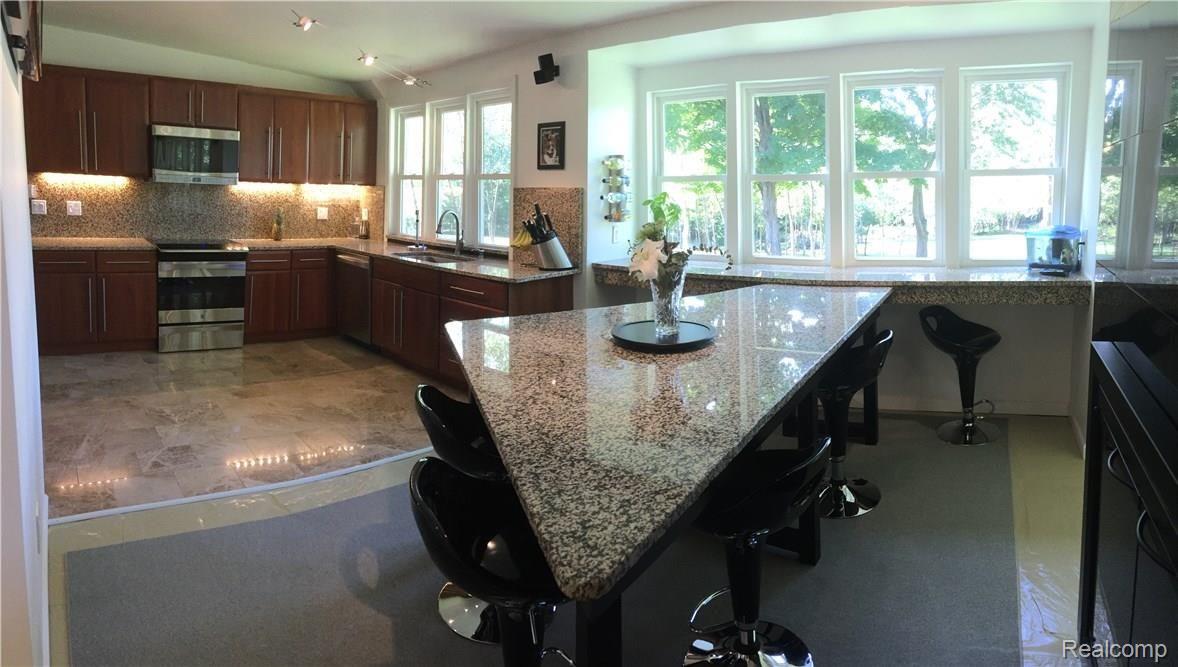 25275 Power Road Farmington, MI 48336 - Photo 18 of 23 IMG_0164.JPG