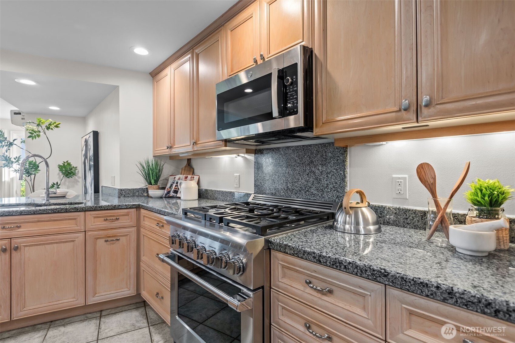 4105 Southwest 109th Street Seattle, WA 98146 - Photo 16 of 40