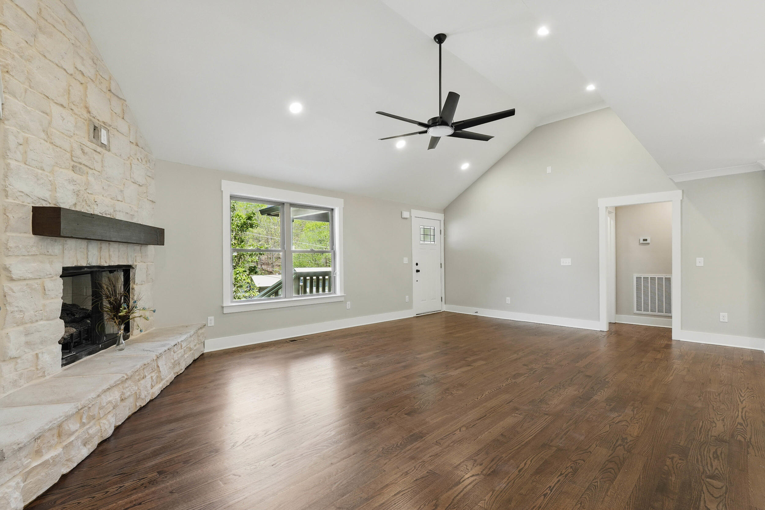 8814 Igou Gap Road Chattanooga, TN 37421 - Photo 7 of 35 5_8813 igou gap rd-5