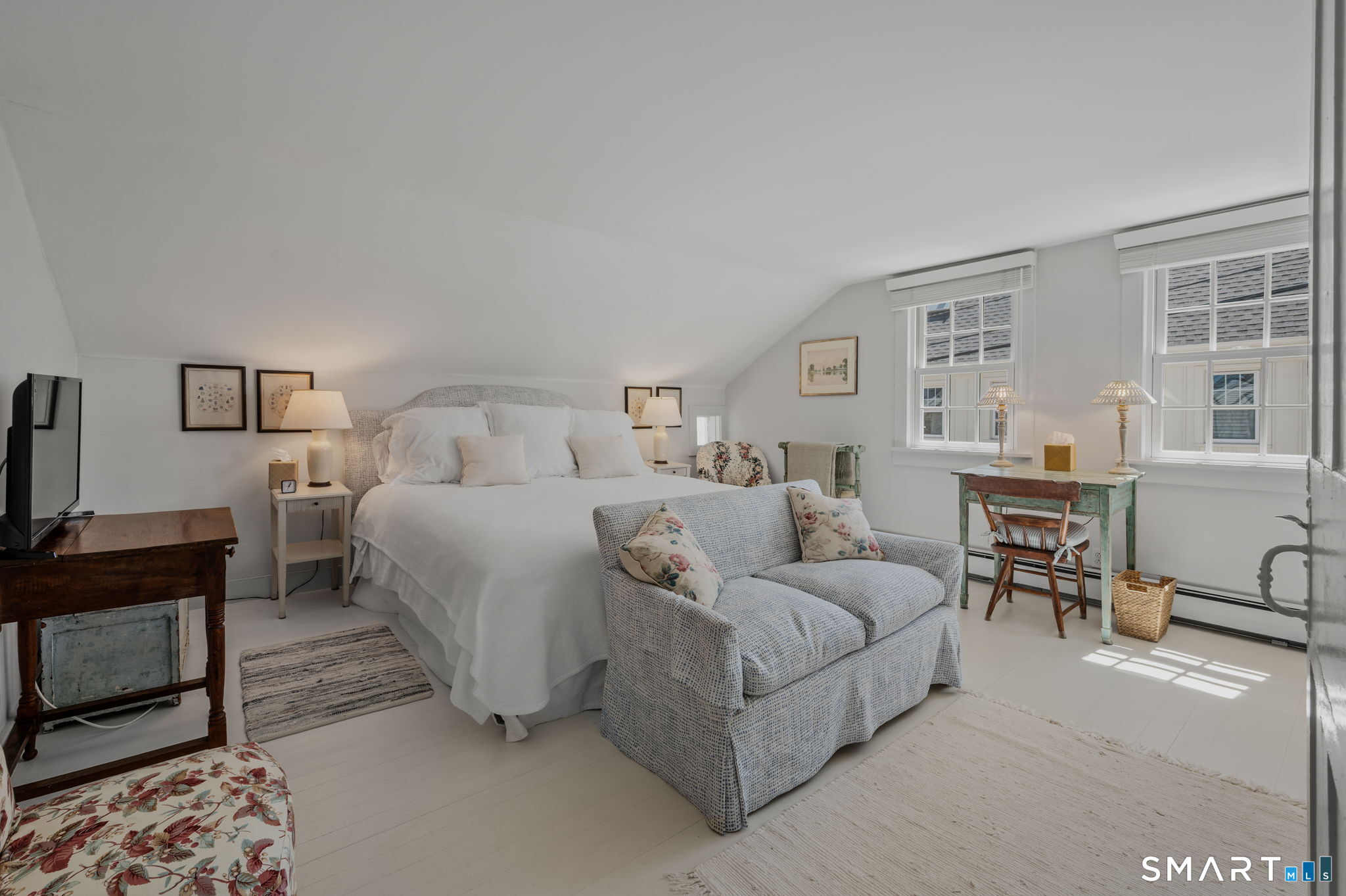 20 Diving Street Stonington, CT 06378 - Photo 18 of 33 a room with a bed lamps and chairs