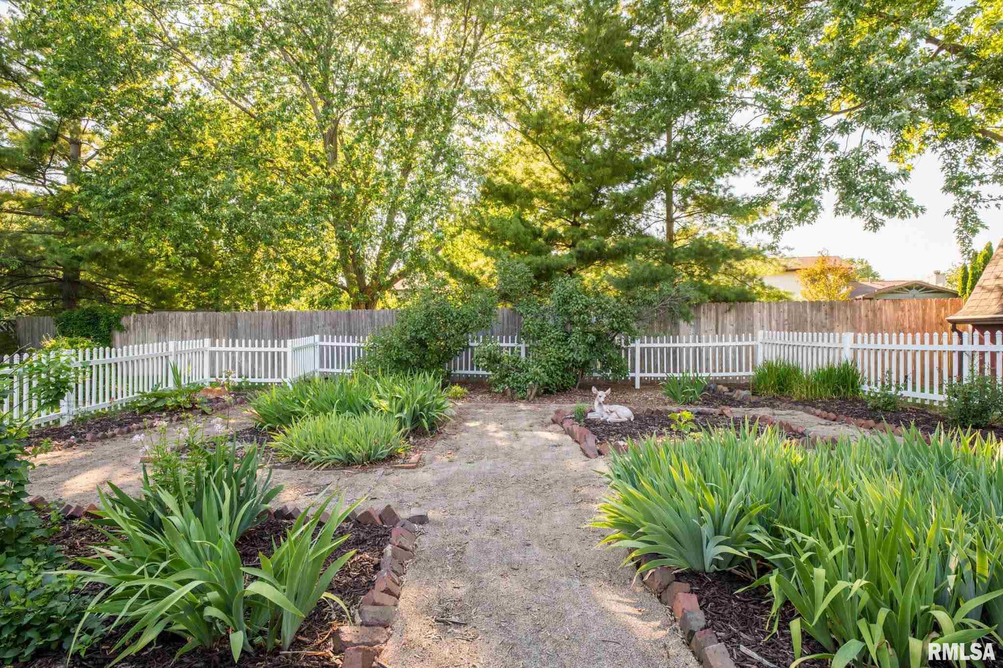 1451 Highview Road East Peoria, IL 61611 - Photo 14 of 50