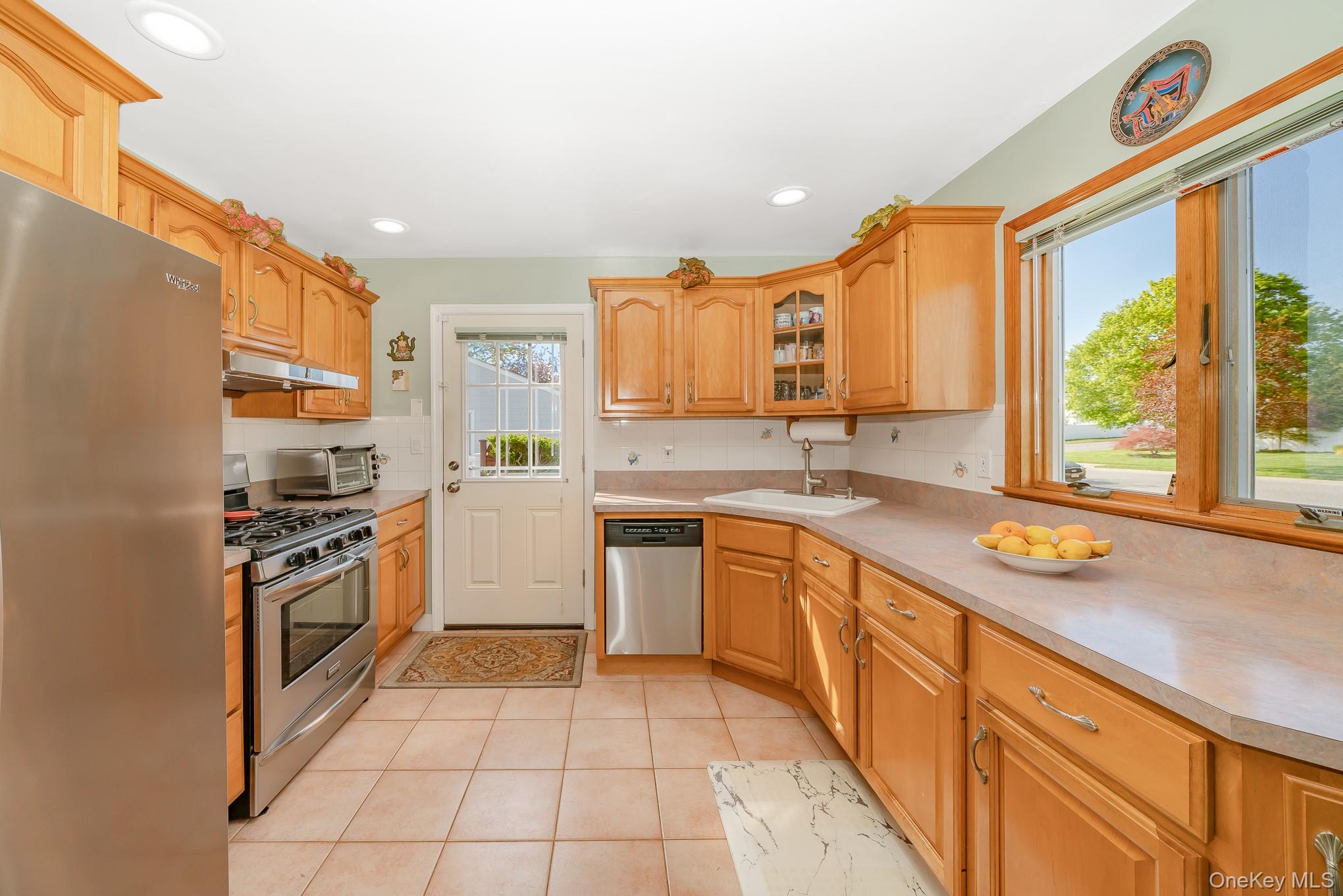 18 Byron Road Commack, NY 11725 - Photo 14 of 32