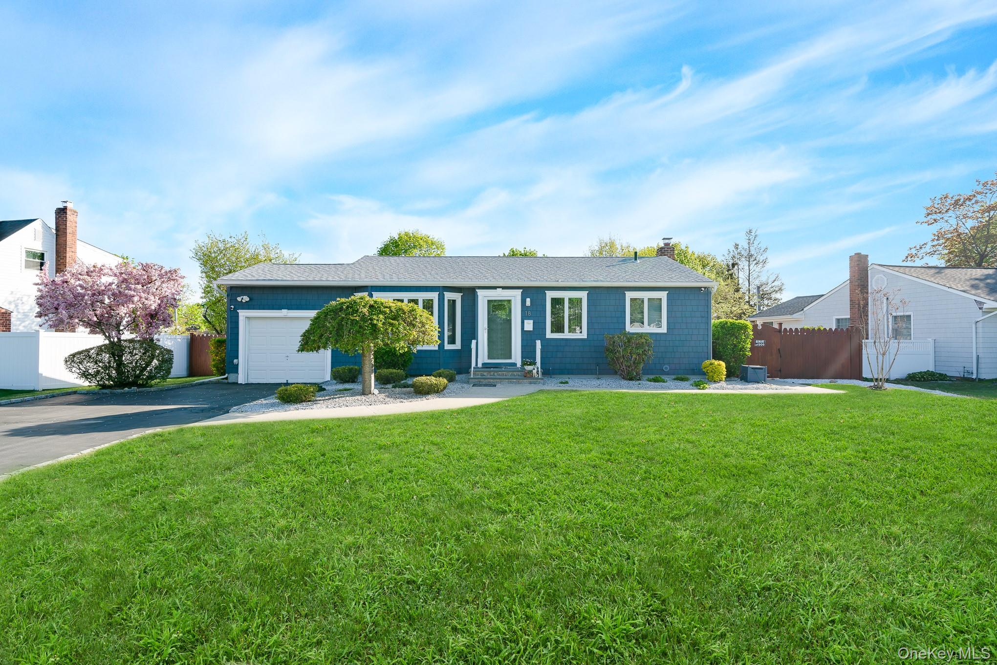 18 Byron Road Commack, NY 11725 - Photo 2 of 32