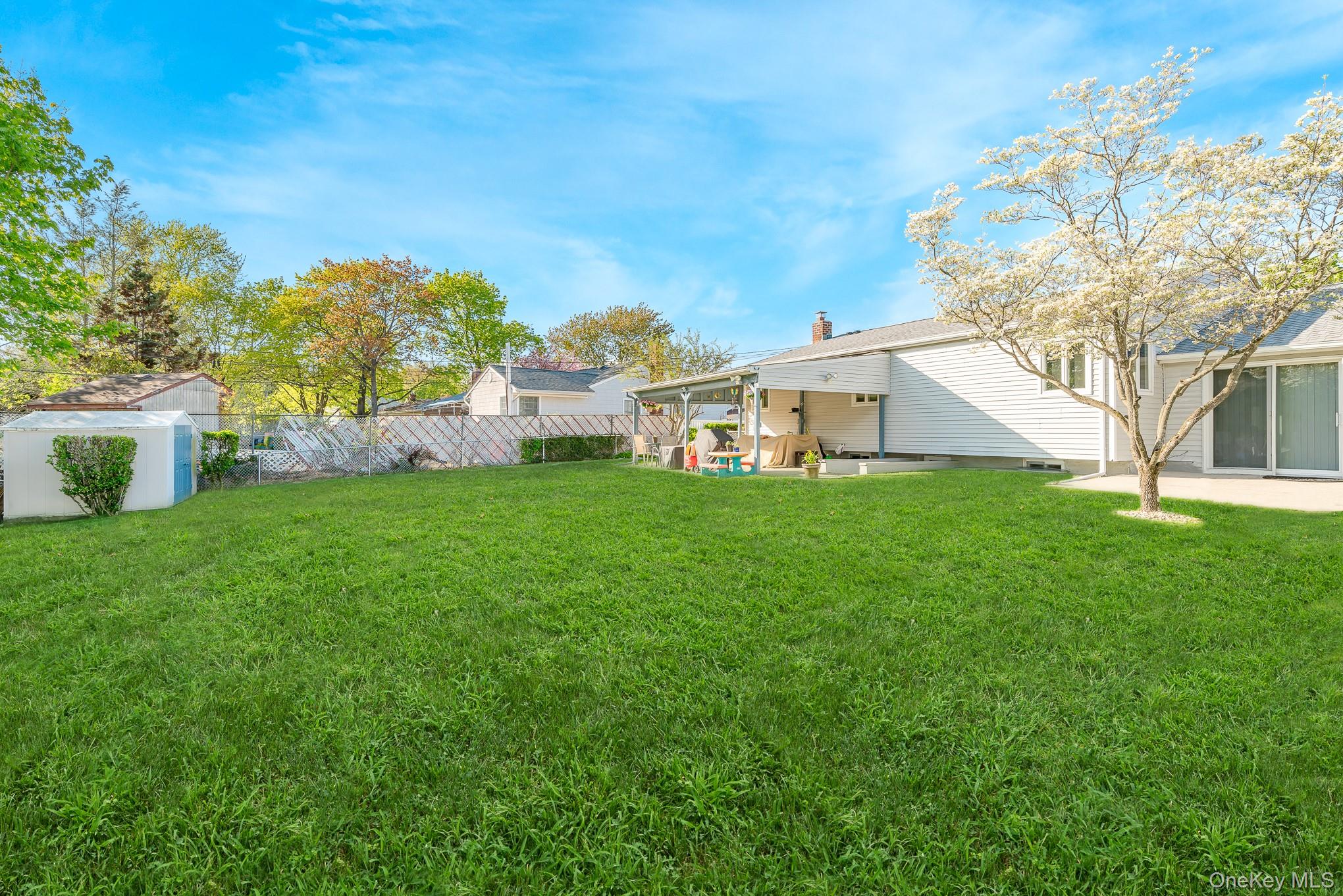 18 Byron Road Commack, NY 11725 - Photo 7 of 32