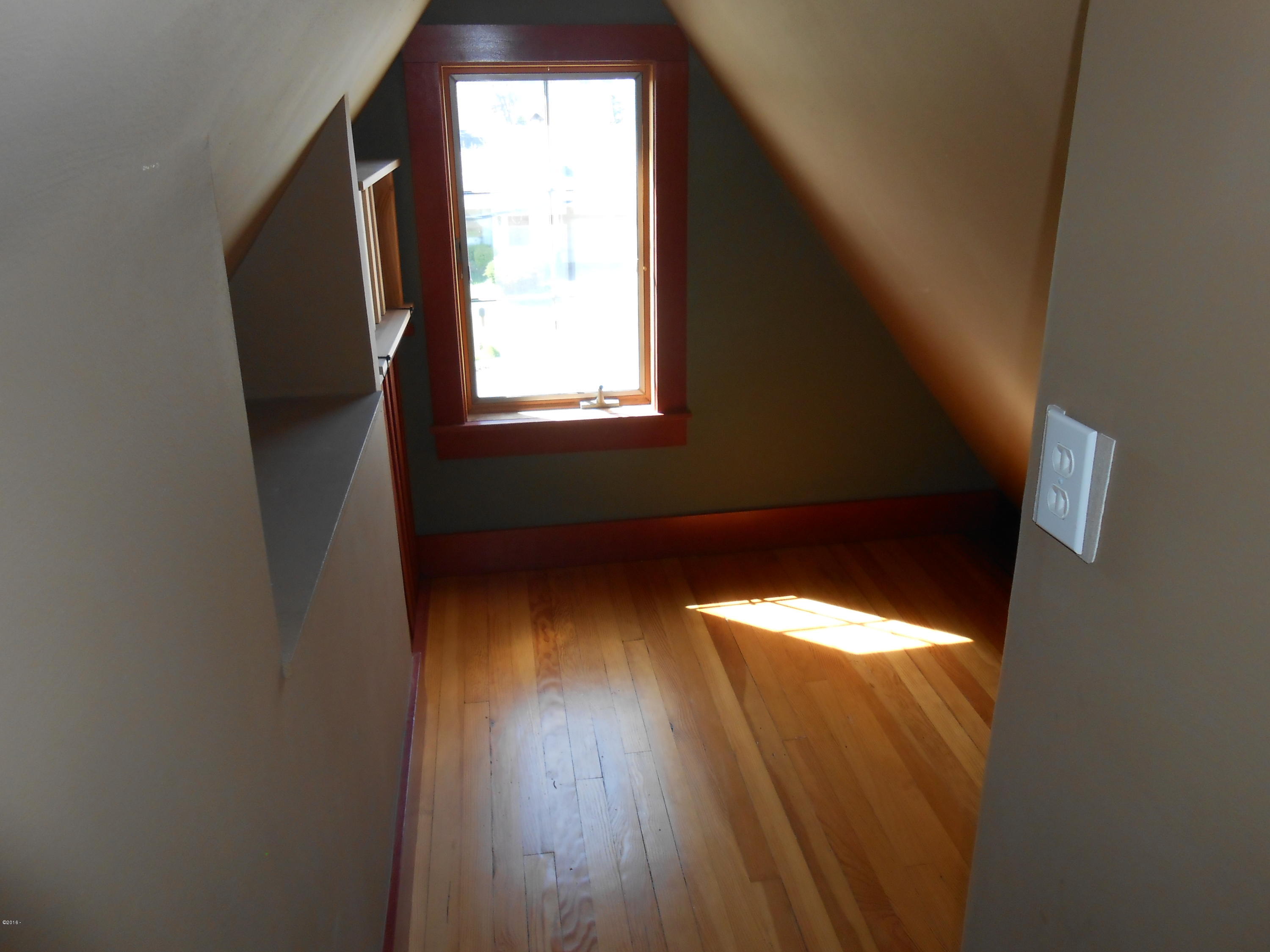1009 Southwest Angle Street Newport, OR 97365 - Photo 21 of 45 DSCN7335