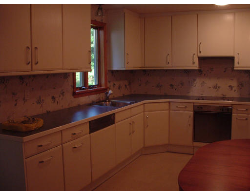 36 Parker Road Chelmsford, MA 01824 - Photo 4 of 5 Gallery Image 4