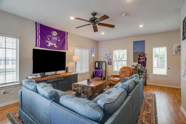 $6,000 | 3200 Lubbock Avenue, Fort Worth, TX 76109