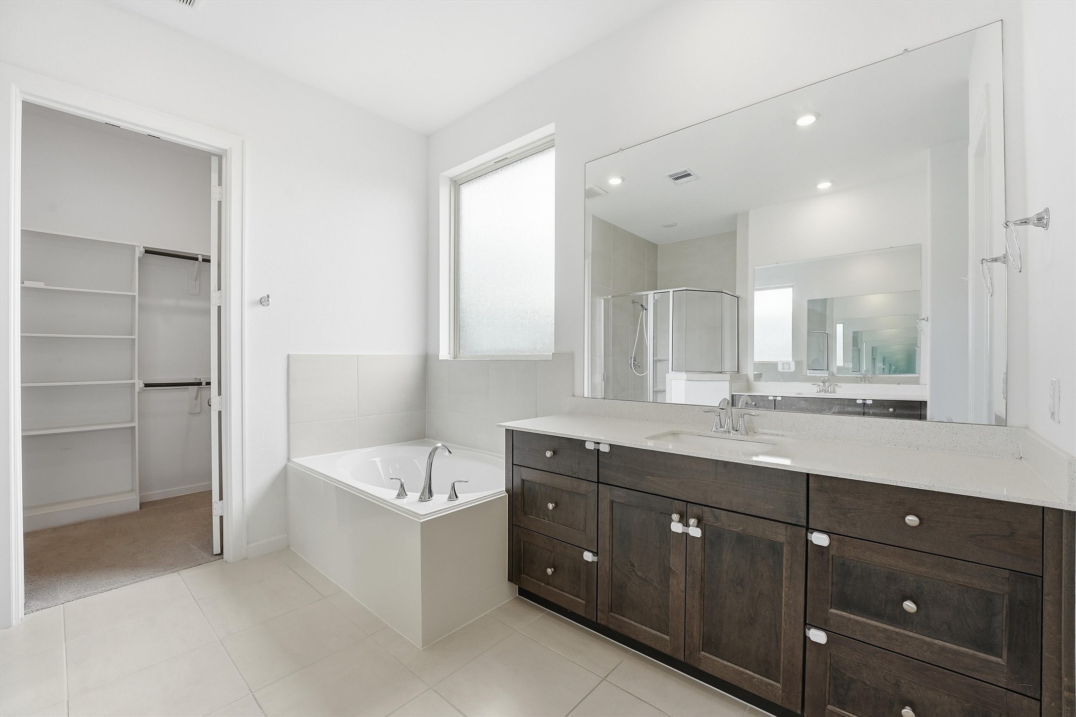 6071 Windward Falls Way Porter, TX 77365 - Photo 20 of 33 Second cabinet with sink and large soaking tub