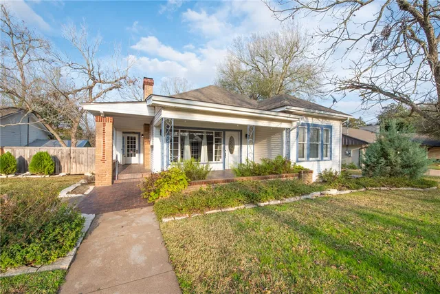 $1,900 | 303 South Thomas Street, Caldwell, TX 77836