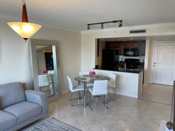 $3,500 | 1801 North Flagler Drive, Unit 818 (FLEXIBLE SEASONAL), West Palm Beach, FL 33407