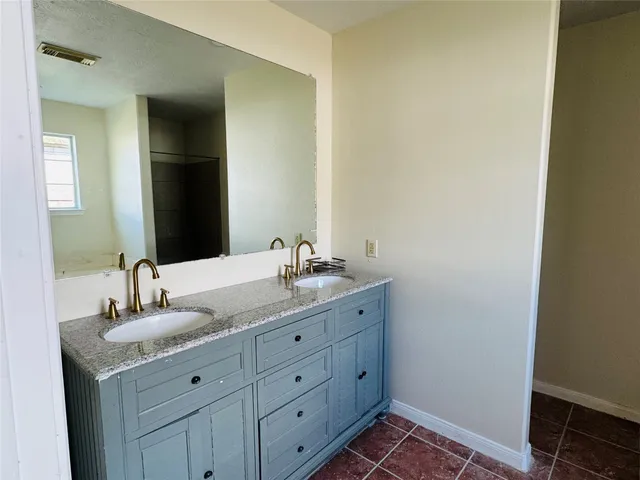 $1,800 | 17202 East Shawnee Street, Baytown, TX 77523