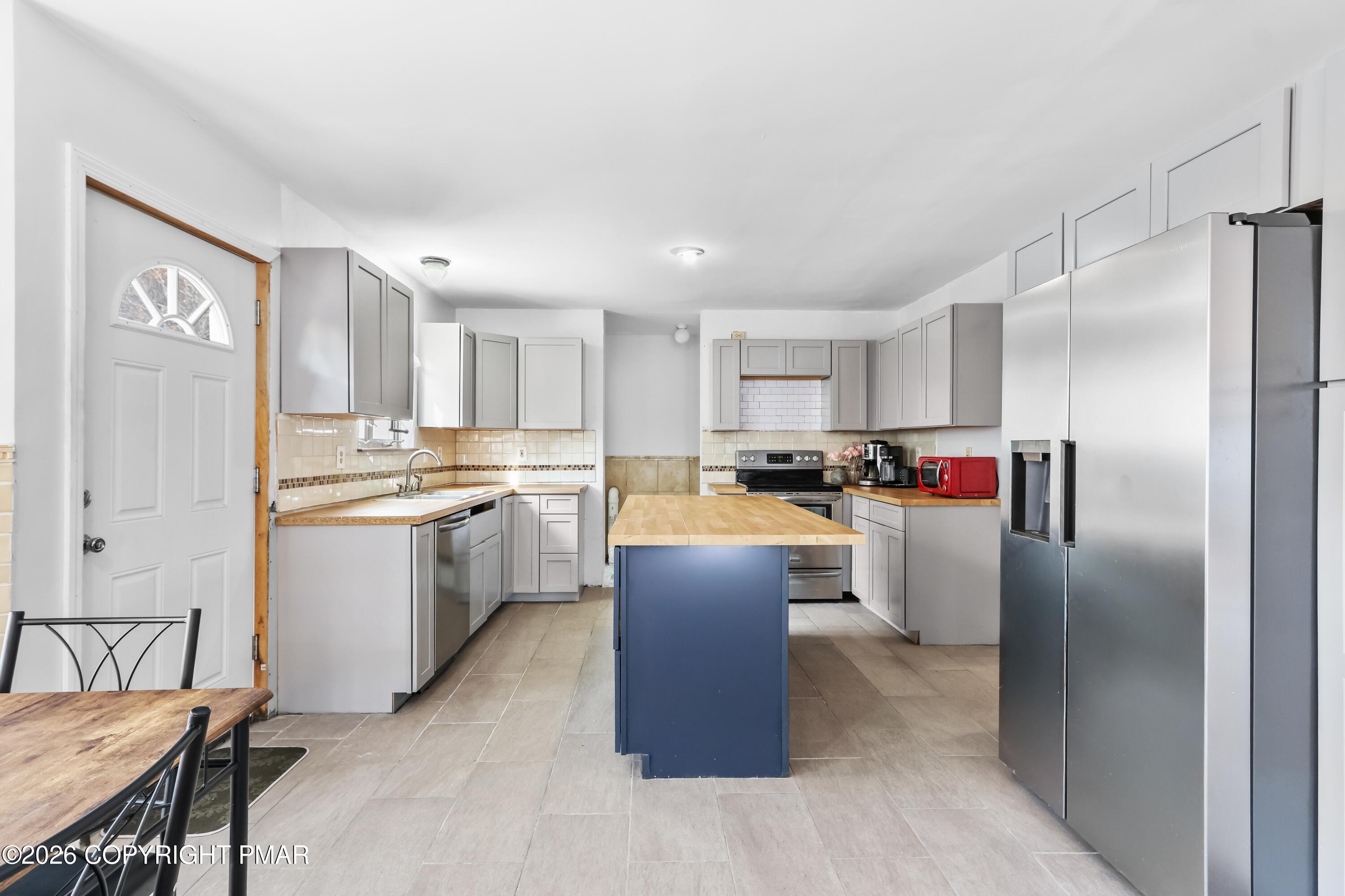 2247 Reo Drive Effort, PA 18330 - Photo 11 of 41 095A5571