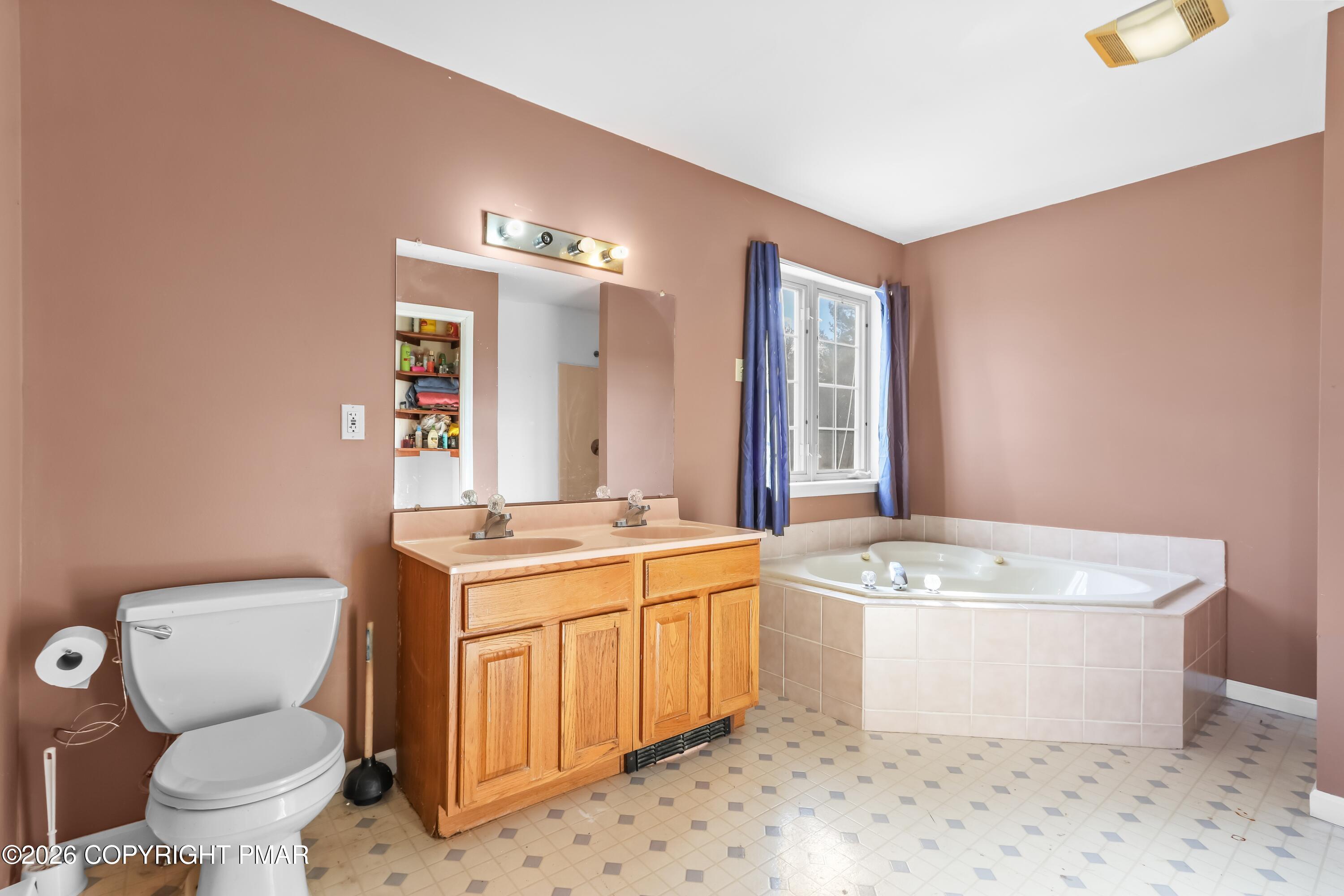 2247 Reo Drive Effort, PA 18330 - Photo 26 of 41 095A5656