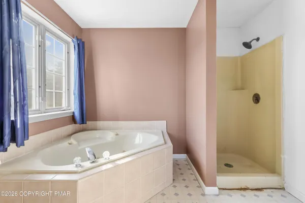 $434,900 | 2247 Reo Drive, Effort, PA 18330