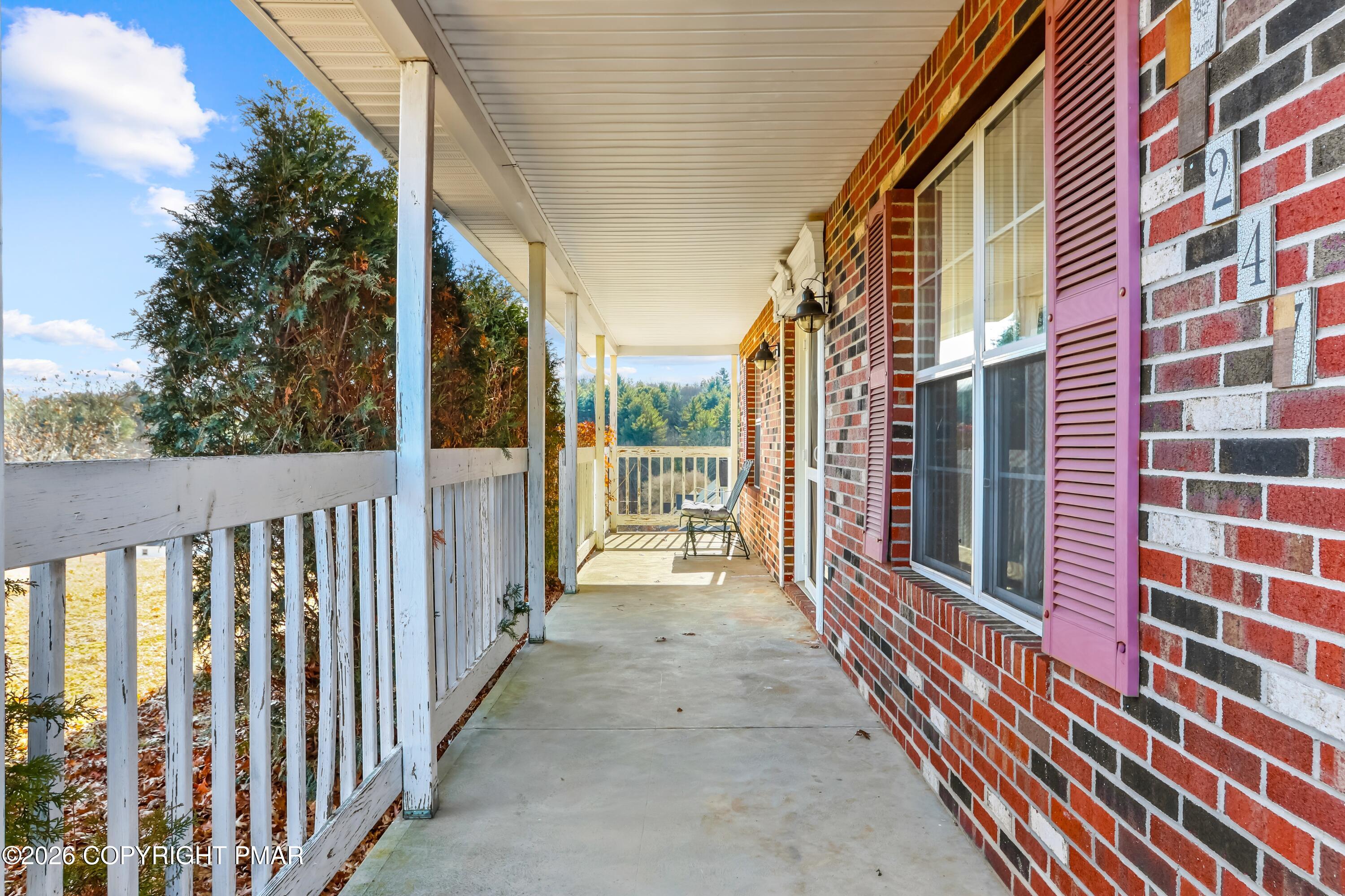 2247 Reo Drive Effort, PA 18330 - Photo 5 of 41 095A5444