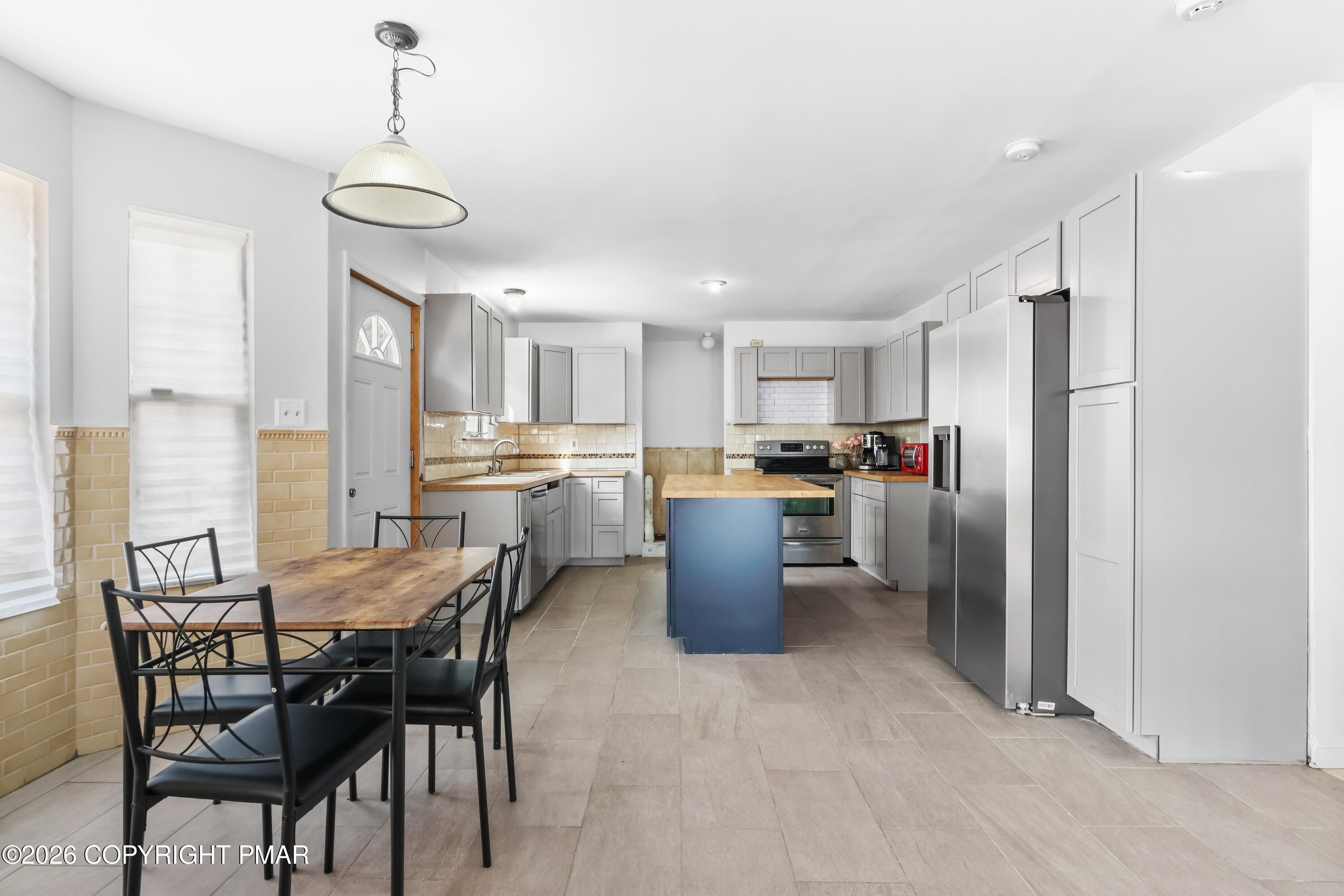 2247 Reo Drive Effort, PA 18330 - Photo 9 of 41 095A5561