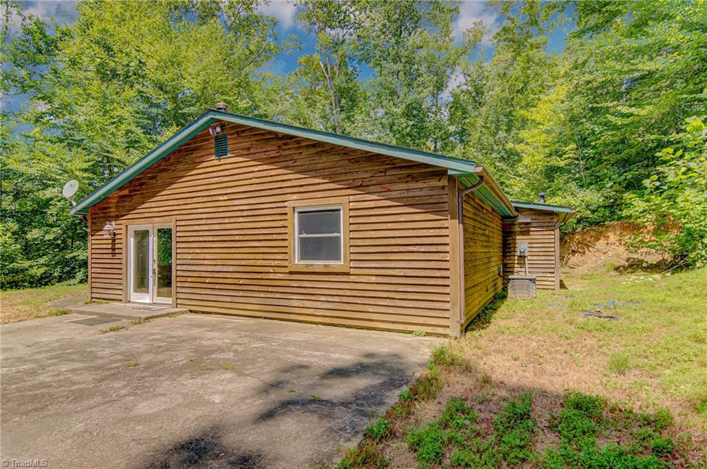 6693 Hummingbird Hollow Rural Hall, NC 27045 - Photo 4 of 30
