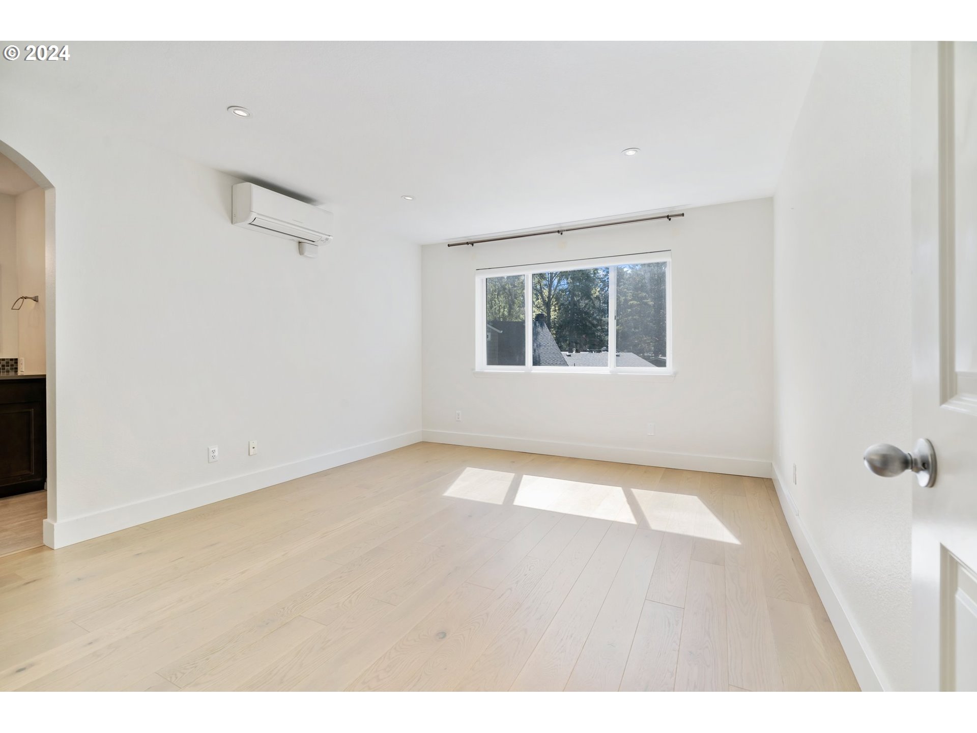 5225 Jean Road, Unit 501 Lake Oswego, OR 97035 - Photo 15 of 38 a view of an empty room with a window
