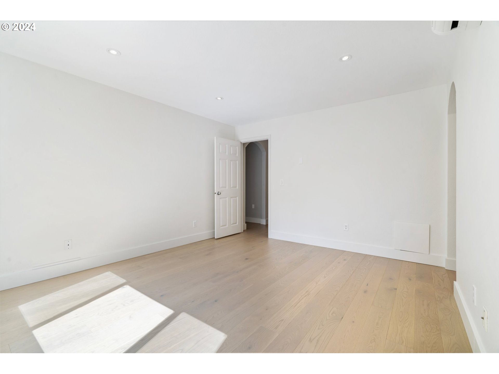 5225 Jean Road, Unit 501 Lake Oswego, OR 97035 - Photo 16 of 38 a view of an empty room