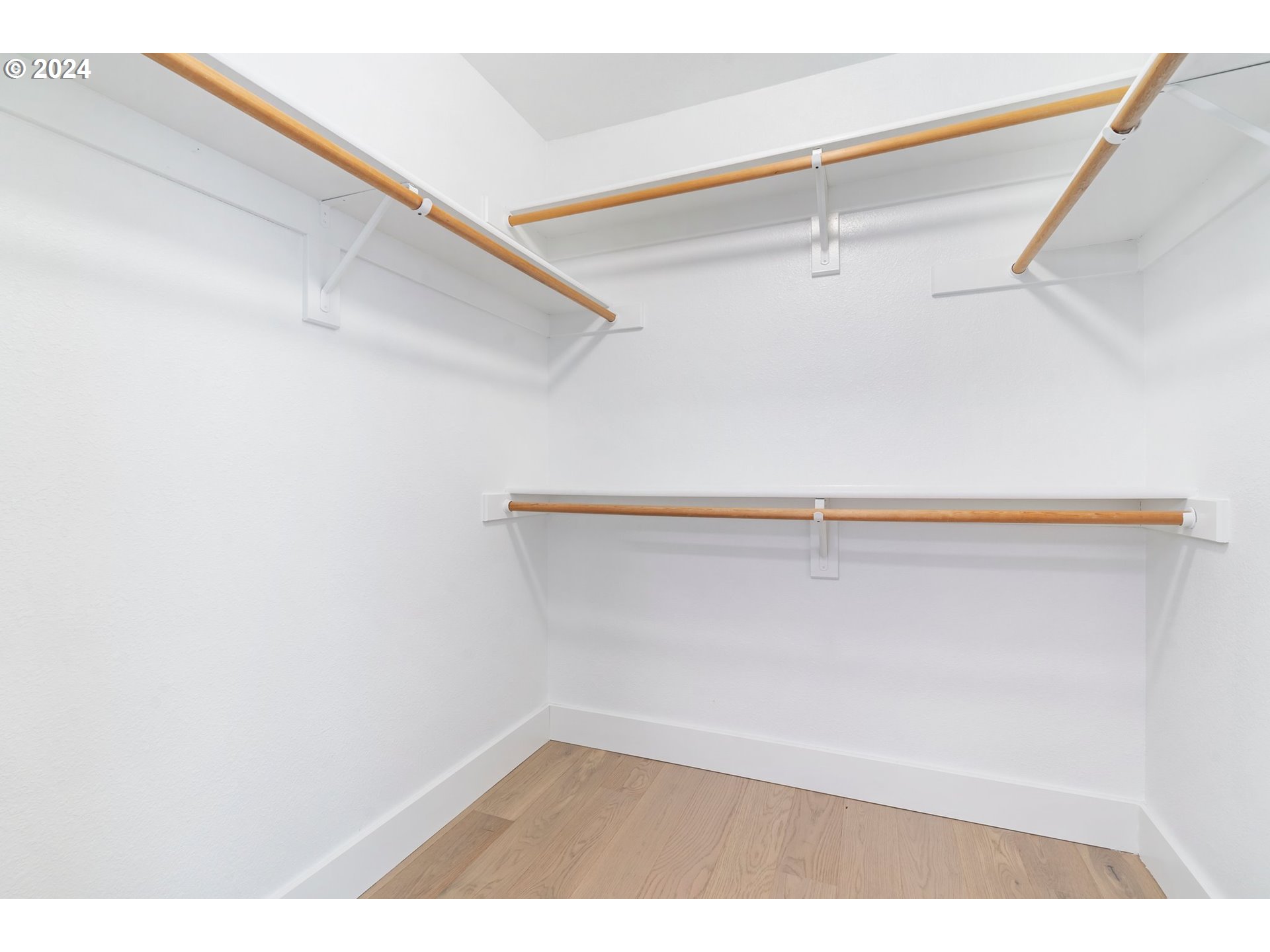 5225 Jean Road, Unit 501 Lake Oswego, OR 97035 - Photo 20 of 38 a view of an empty room