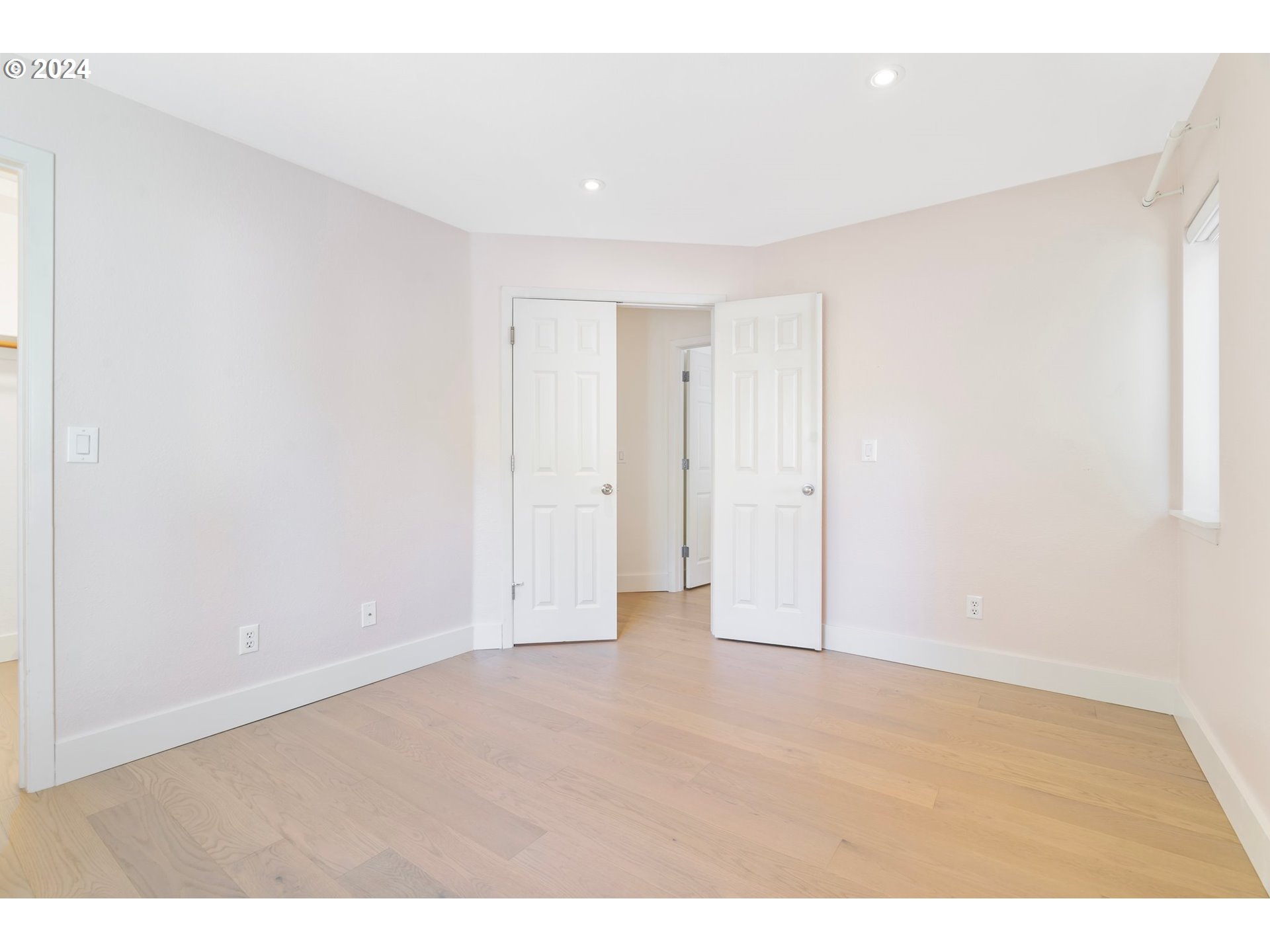 5225 Jean Road, Unit 501 Lake Oswego, OR 97035 - Photo 21 of 38 a view of an empty room