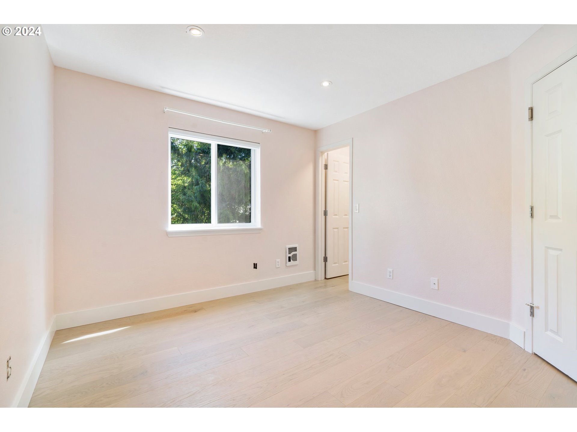 5225 Jean Road, Unit 501 Lake Oswego, OR 97035 - Photo 23 of 38 an empty room with windows